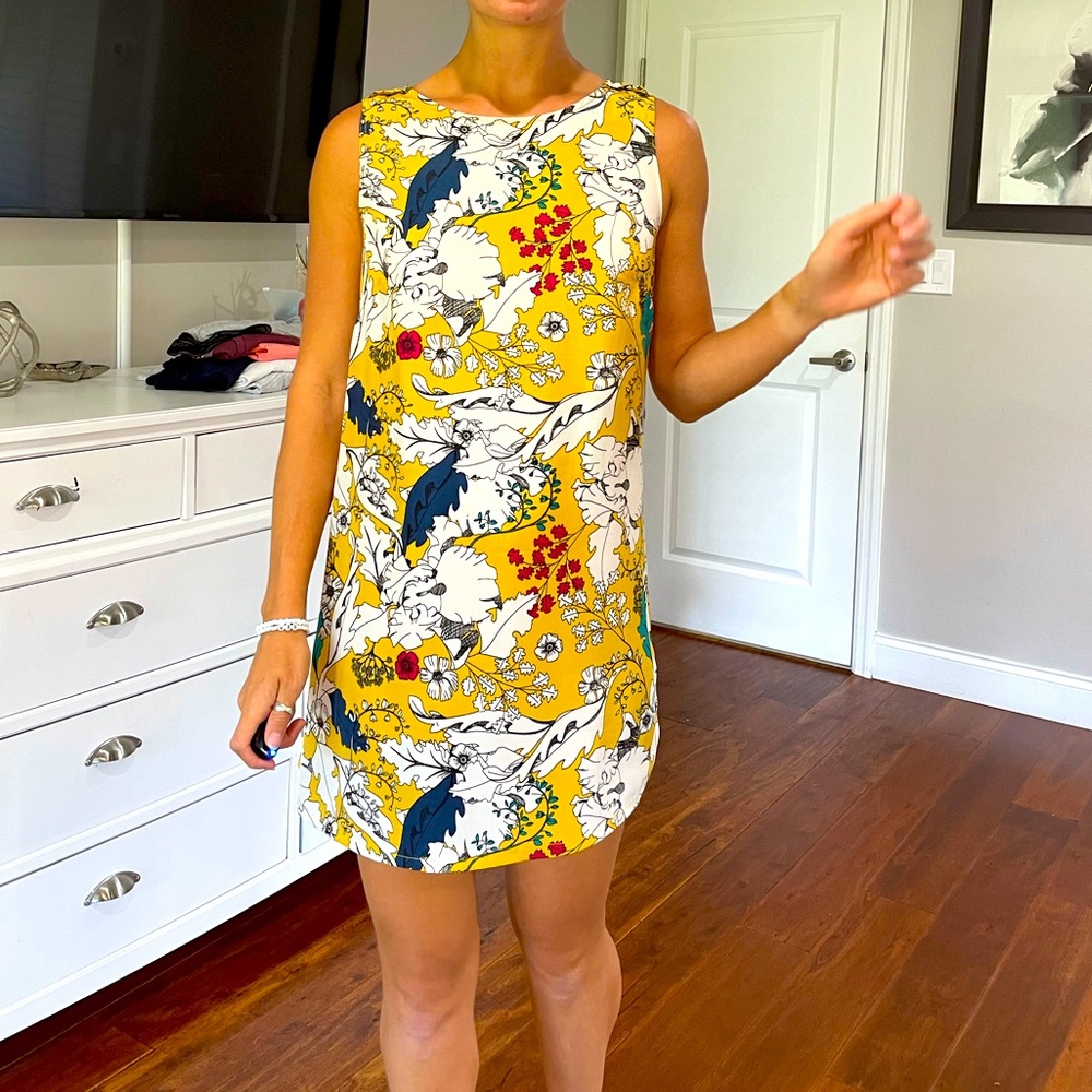 Very Moda Shift Dress. Size S